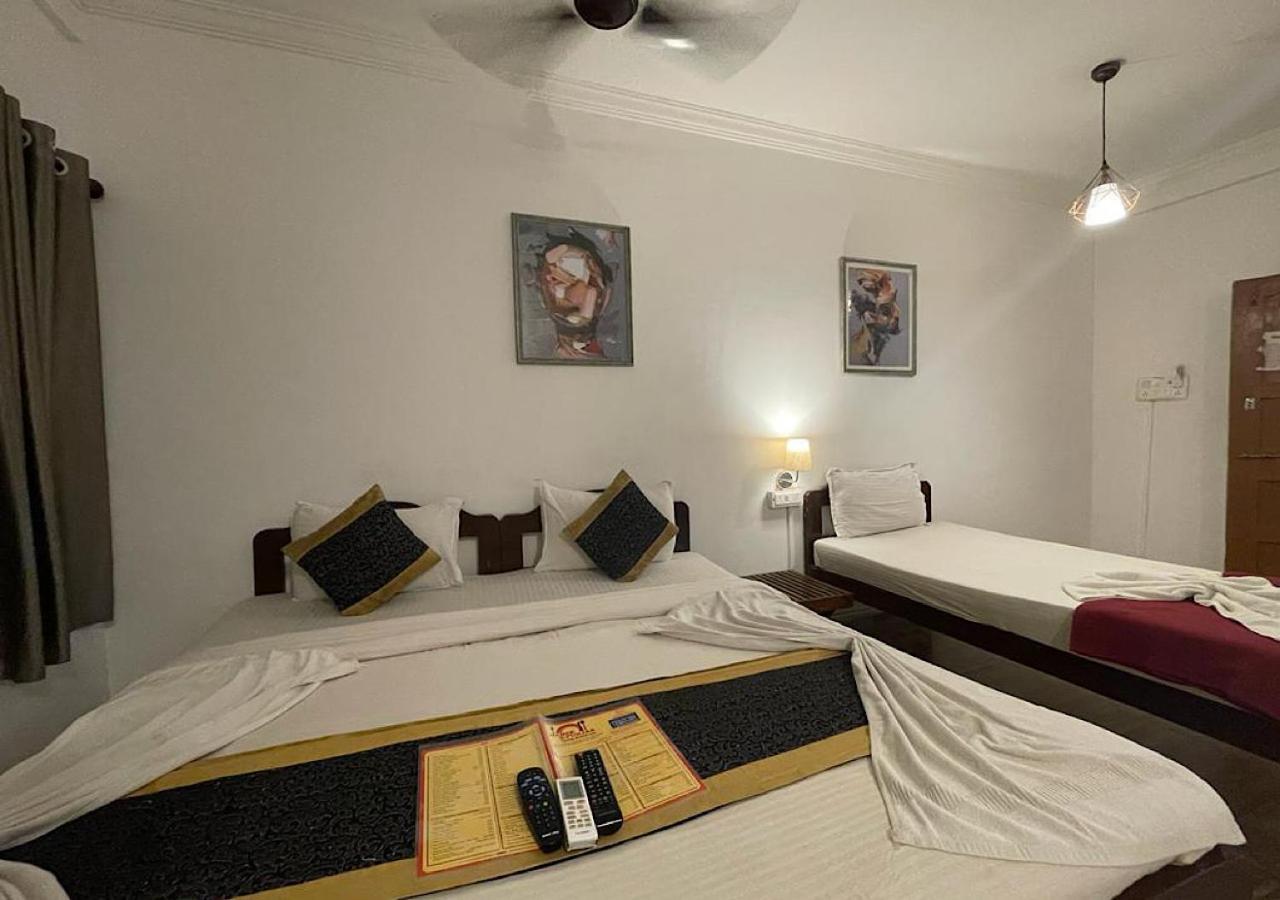 Rj14 Accommodations At Baga Beach Exterior photo