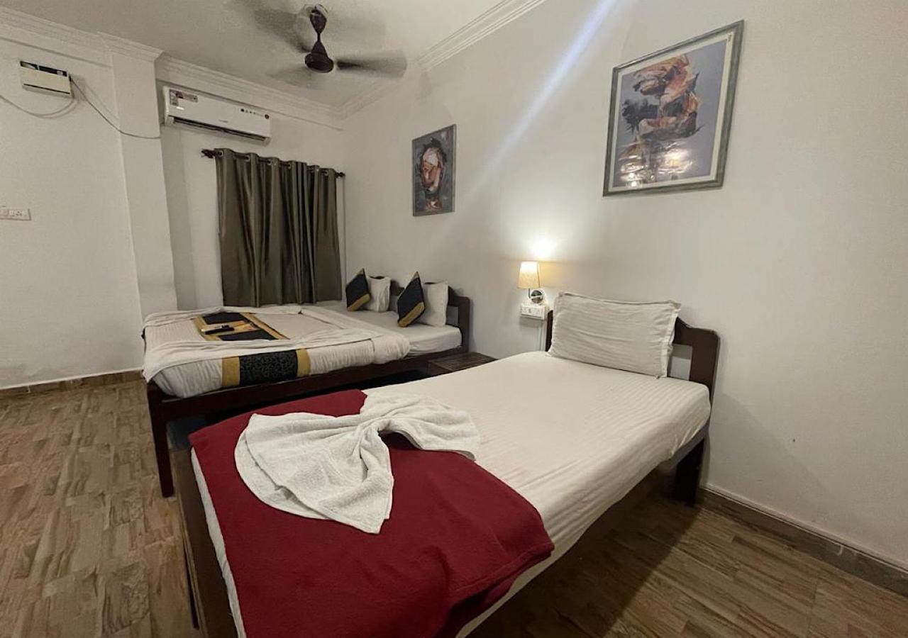 Rj14 Accommodations At Baga Beach Exterior photo